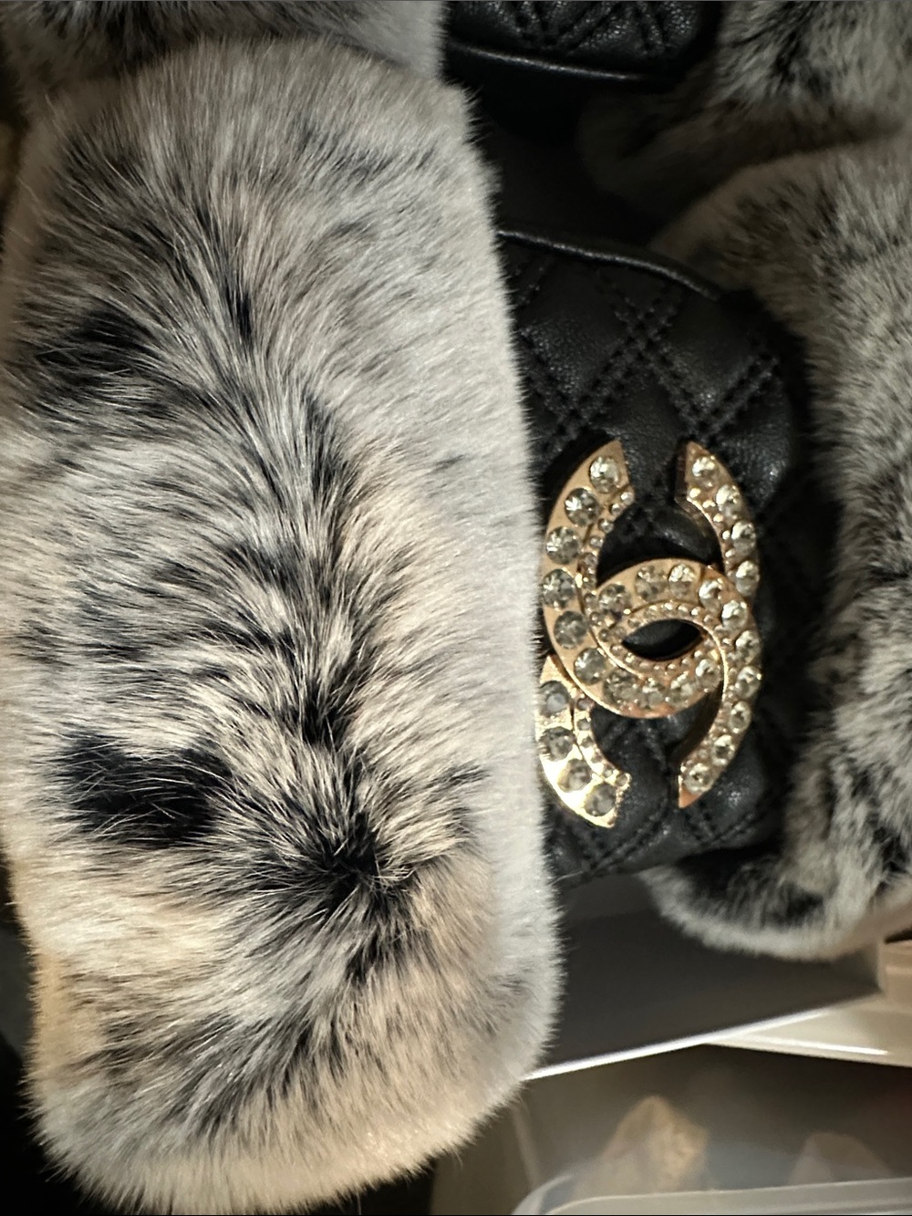 CHANEL Black Quilted Leather Gloves with Grey Fur & Crystal CC Emblem - Picture 7 of 14